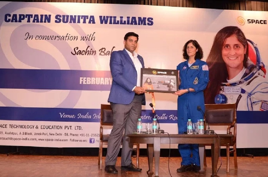 1-Mr-Sachin-Bahmba-SPACE-CMD-with-Captain-Sunita-Williams-releasing-Kalpana-Chawla-Space-Settlement-Design-Competition-for-students